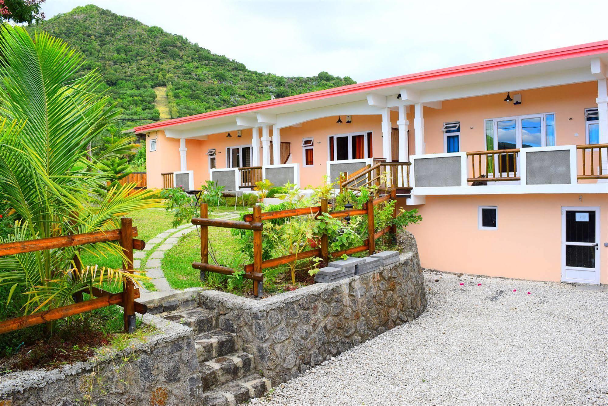 Mountain View Hotel La Gaulette Exterior photo